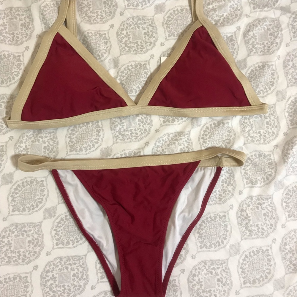 Bikini - Picture 2 of 2